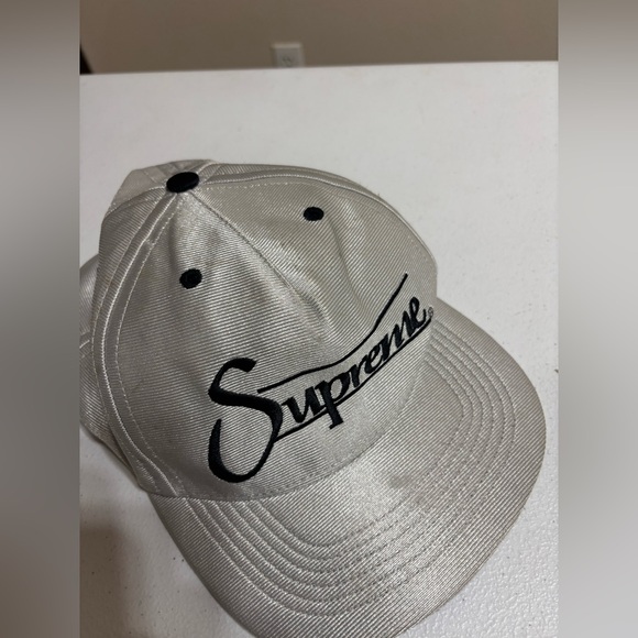 Rare
Supreme Silver Cap 5 Panel Metallic Logo Streetwear - Picture 11 of 13
